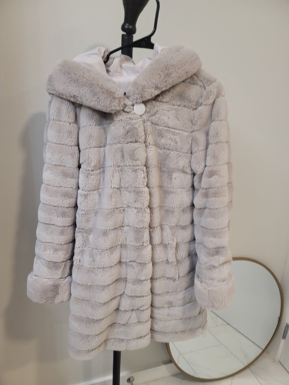 Nuage Women's Faux Fur Coat Size Medium Plush Winter Jacket Gray